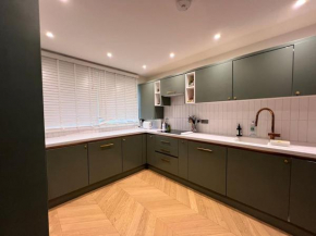 Unique and stylish 2-bed maisonette in Islington